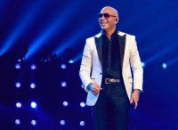 Pitbull, Britney Spears y Marc Anthony preparan el éxito del verano